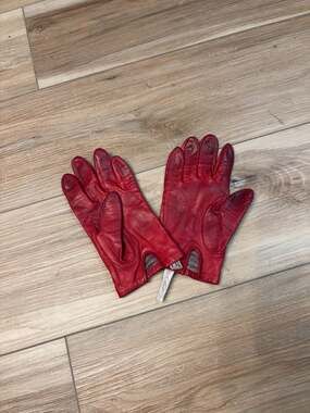 Lord & Taylor Women's Red Leather Silk Lined Gloves Size 7